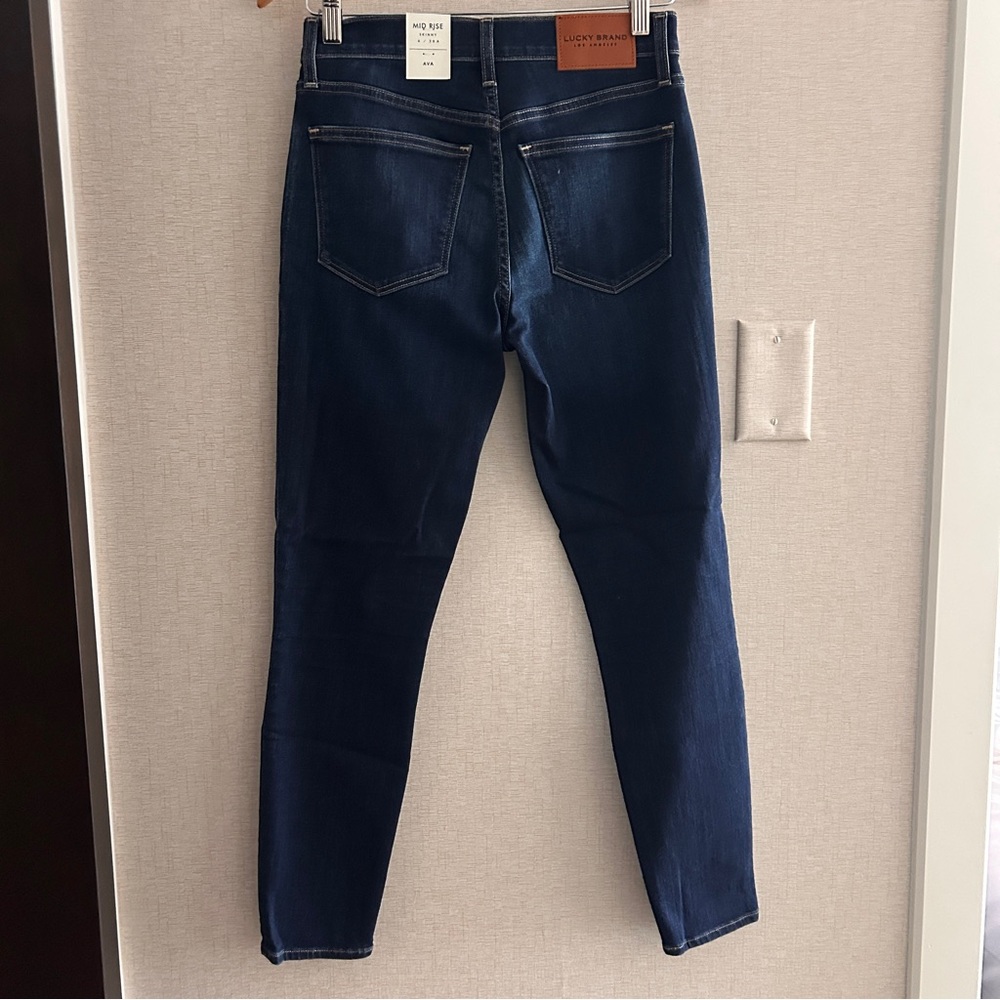 Lucky Brand Indigo Mid Rise Jeans NWT - Picture 3 of 10